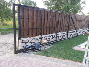 Рамка автоматичних відкатних воріт під зашивку деревом